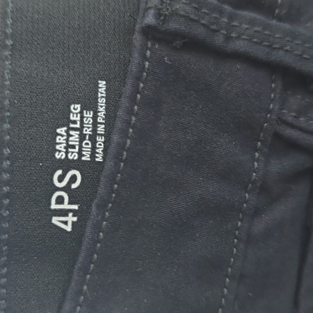 Liz Claiborne Sara Slim Leg Mid Rise Stretch Black Jeans Size 4PS Short NWT - Picture 2 of 10